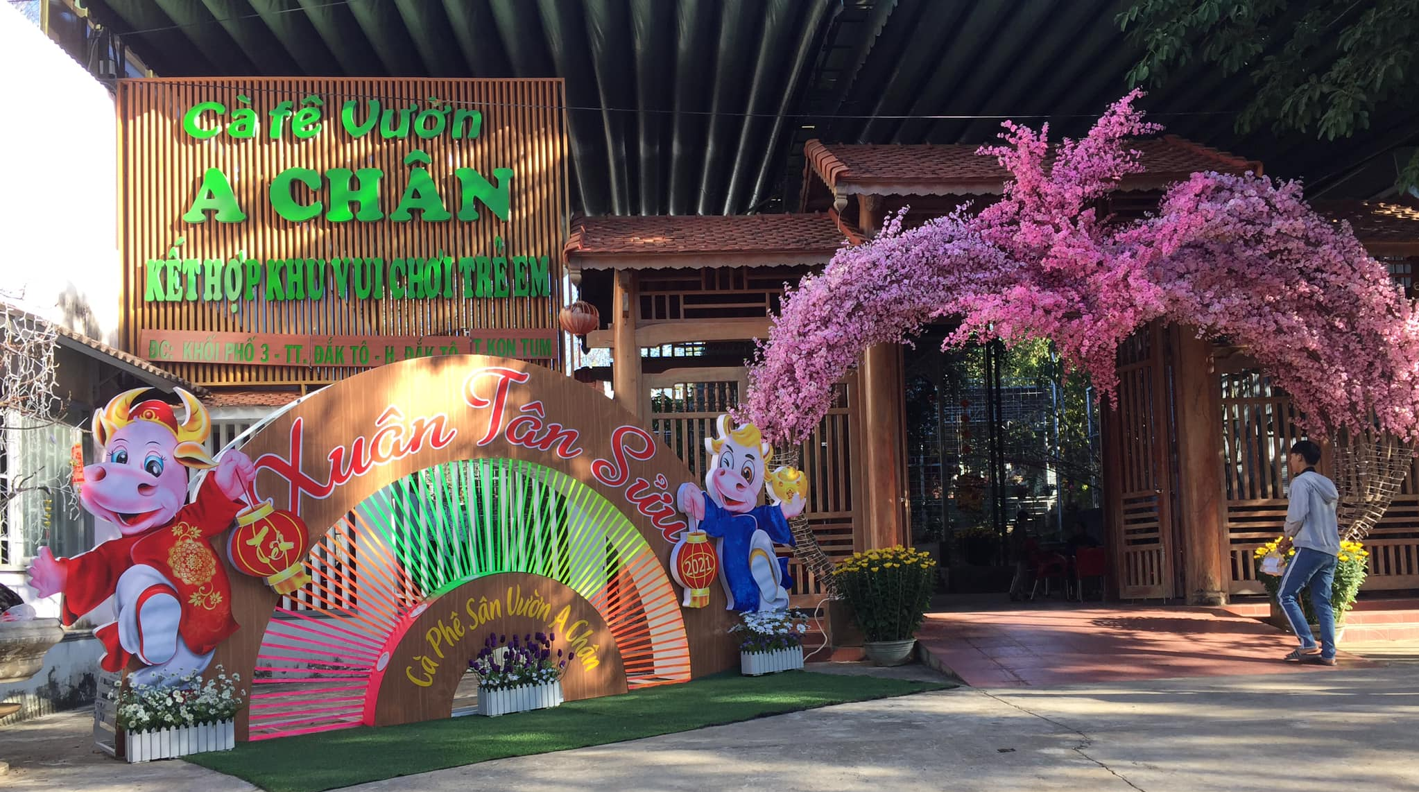 PHỤC VỤ TỐT, DỄ THƯƠNG (GOOD SERVICE, LOVELY SPACE)